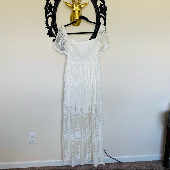 White Lace Off the Shoulder Boho Style Maxi Dress - Picture 2 of 15